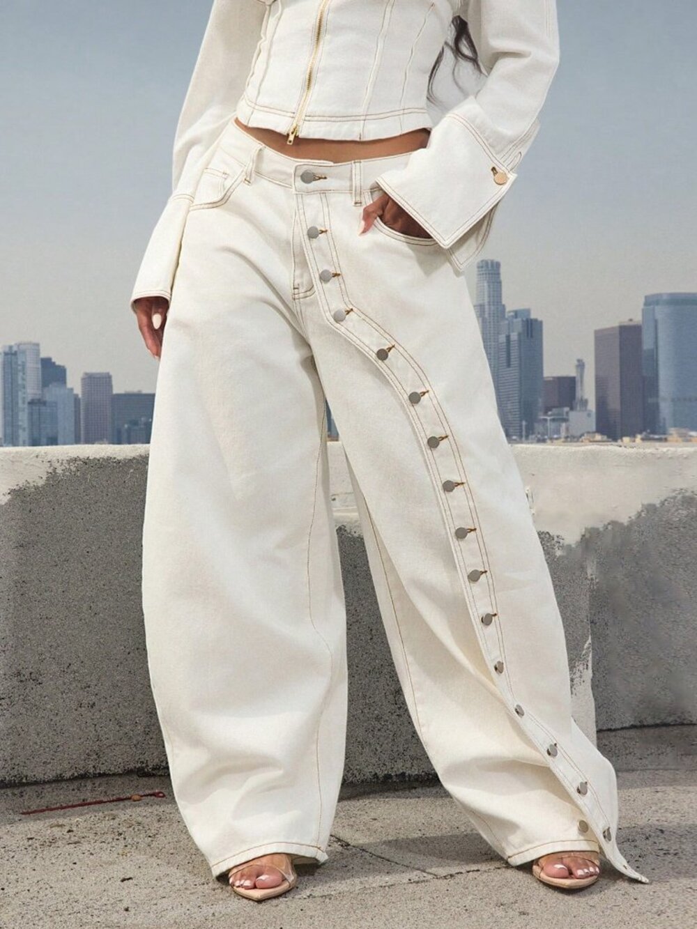 White Casual Women's Button Detail Wide Leg Barrel Jeans